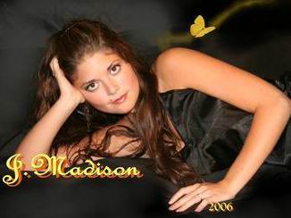 Maddie als Fotomodell 2006, liegend mit Schmetterling 
